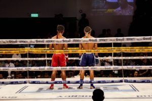 Combat de boxe thai sur le ring
